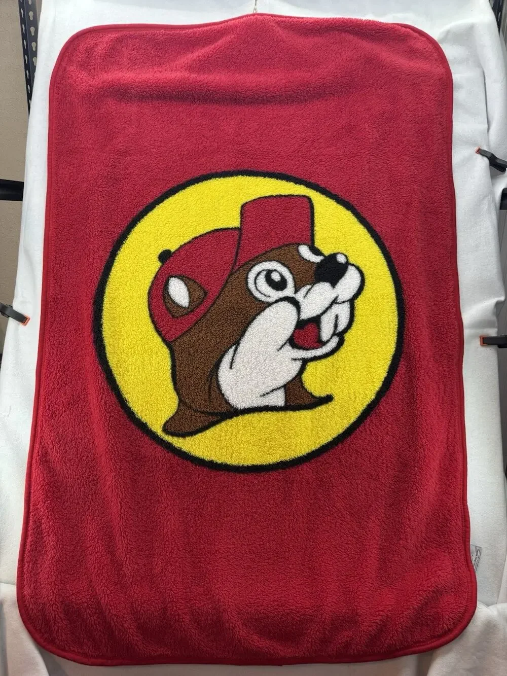 EUC Buc-ee’s Beaver Logo Red Yellow Soft Fleece Throw Lap Baby Blanket 38”X 59”